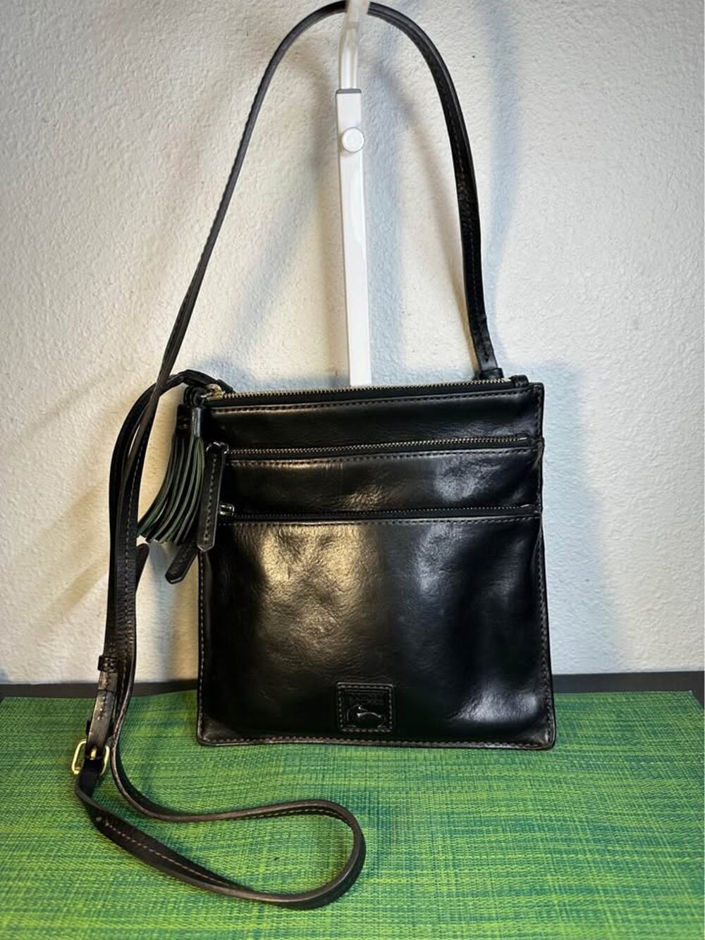Vintage Dooney & Bourke Florentine Leather Triple Zip Crossbody Bag – Black